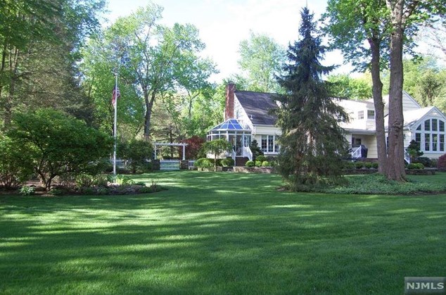 3 Brownstone Way, Ho Ho Kus, NJ 07423