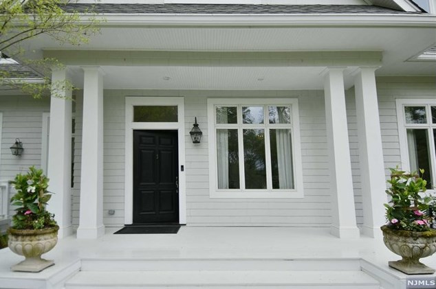24 Locust Ln, Upper Saddle River, NJ 07458