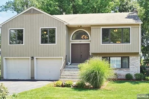 22 7th St, Cresskill, NJ 07626