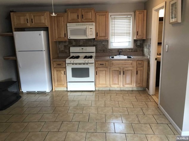 272 Cleveland Ave #2, Lyndhurst, NJ 07071
