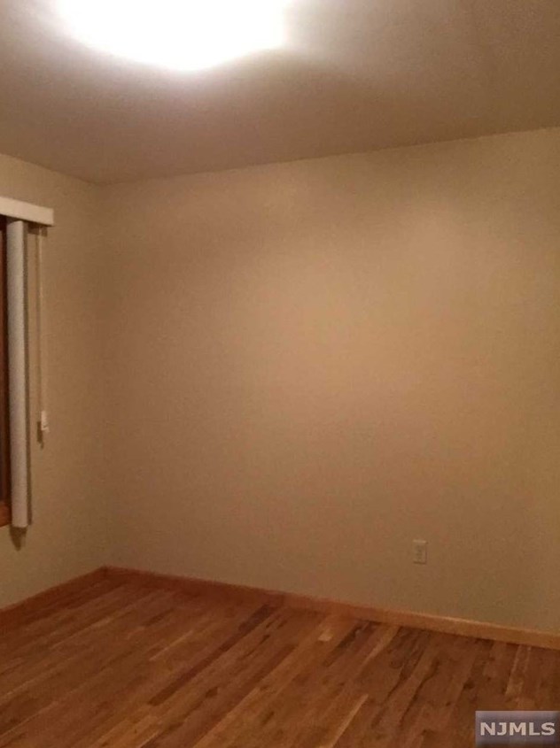 516 Park Pl, Lyndhurst, NJ 07071