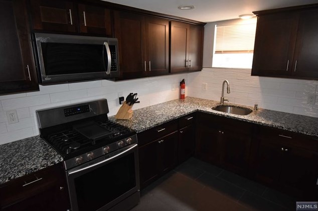 407 Hudson St #3, Hackensack, NJ 07601
