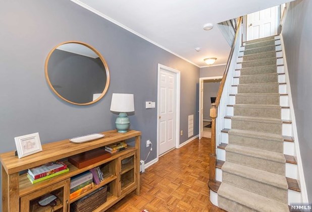 22 Magnolia Ln, West Caldwell, NJ 07006-5554