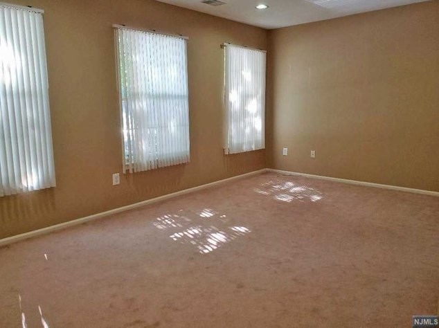 2048 Charles Ct, Mahwah, NJ 07430