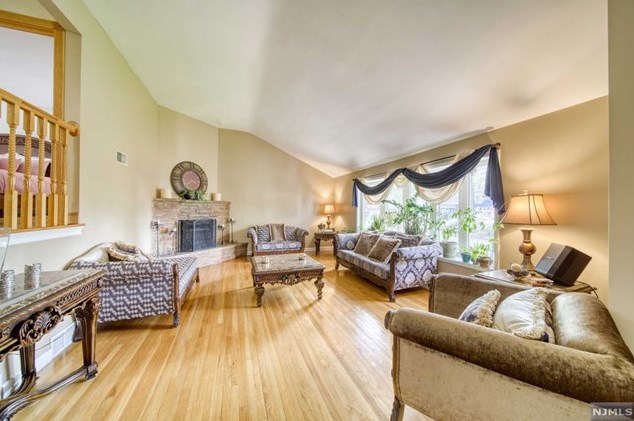 43 Richard St, Tenafly, NJ 07670-1461