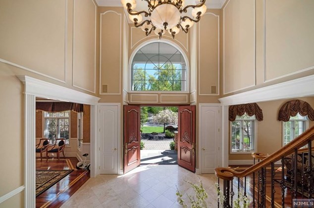 15 High Mountain Dr, Boonton, NJ 07005