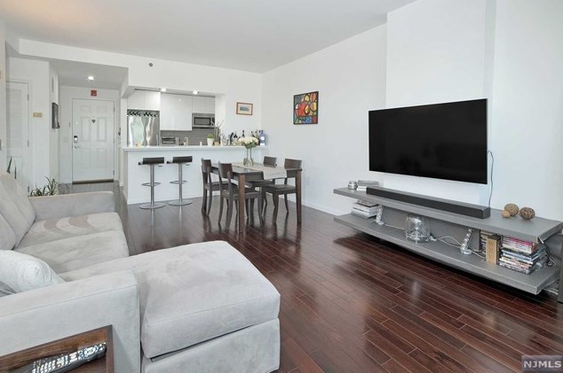 2216 City Pl, Edgewater, NJ 07020