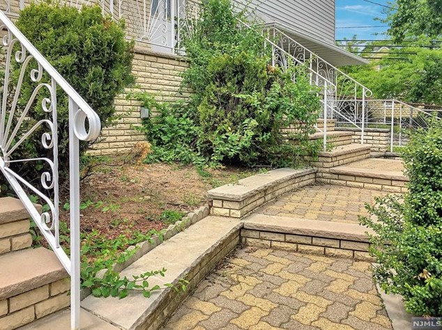 139 Corabelle Ave #1, Lodi, NJ 07644