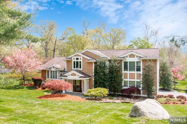 4 Beaver Dam Rd, Upper Saddle River, NJ 07458