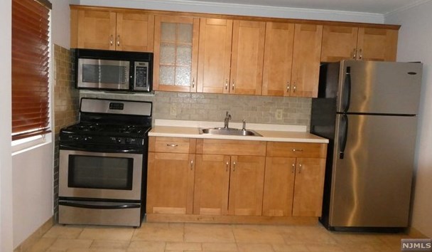 72 Clark Ct, Rutherford NJ  07070-1302 exterior