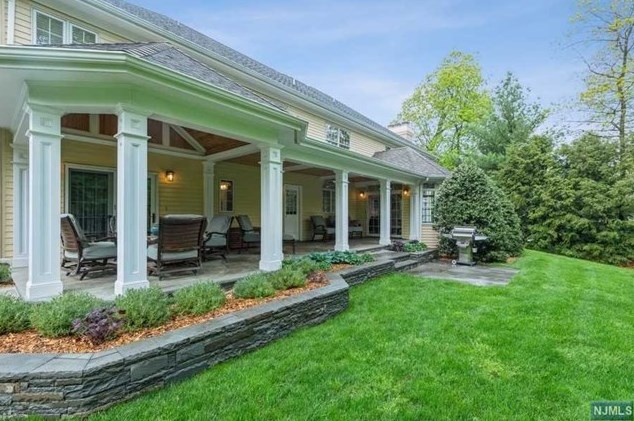 473 Devonshire Dr, Franklin Lakes, NJ 07417