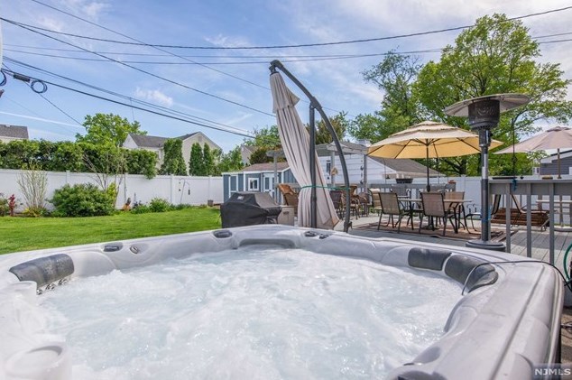 68 Elmwood Dr, Elmwood Park NJ  07407-1712 exterior