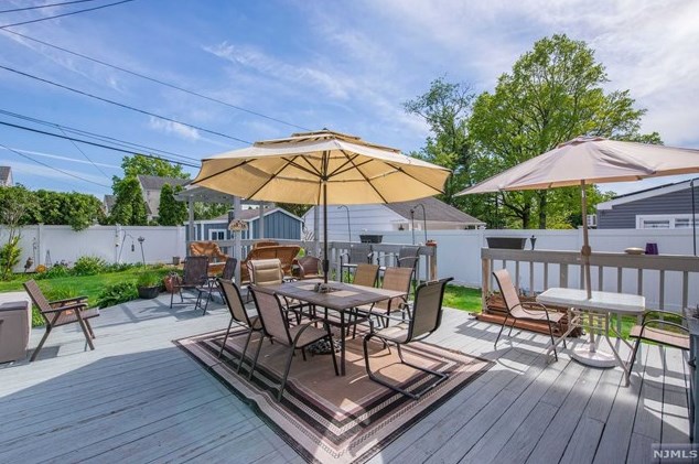 68 Elmwood Dr, Elmwood Park NJ  07407-1712 exterior