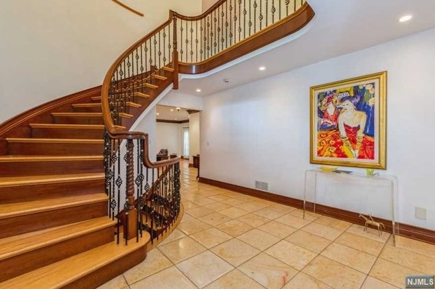 285 Arch Rd, Englewood, NJ 07631