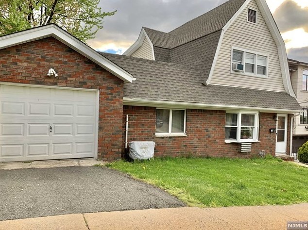 308 E Palisades Blvd, Palisades Park, NJ 07650