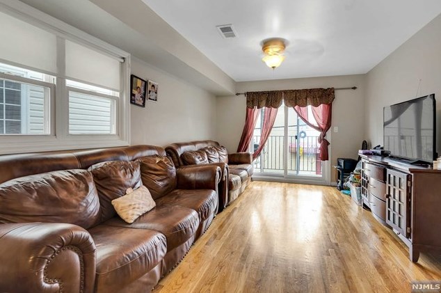 536 66th St, West New York NJ  07093-1604 exterior