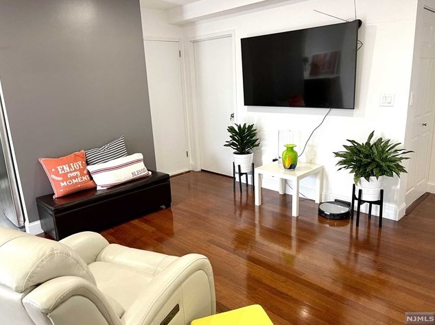 584 Anderson Ave #2c, Cliffside Park, NJ 07010