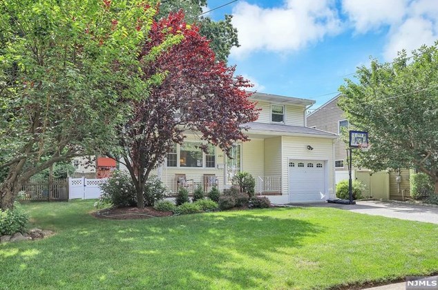 285 Walnut St, Westwood, NJ 07676-5049