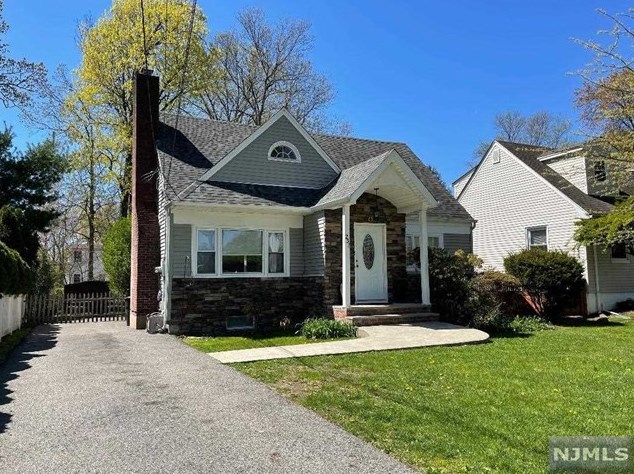 231 Woodland Ave, River Edge, NJ 07661