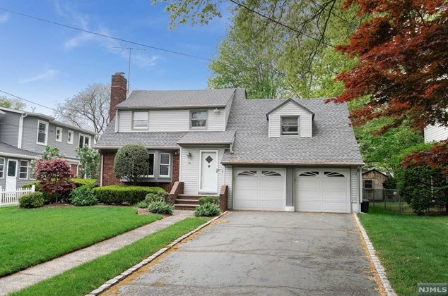 74 Thornbury Ave, Ridgewood, NJ 07452