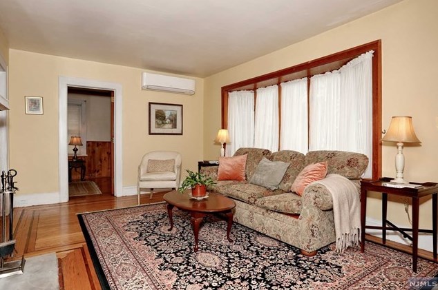 651 Orchard St, Oradell, NJ 07649
