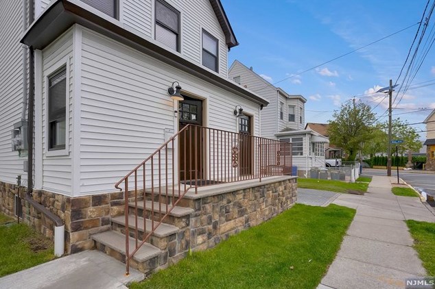 132 Hathaway St, Wallington, NJ 07057-1234