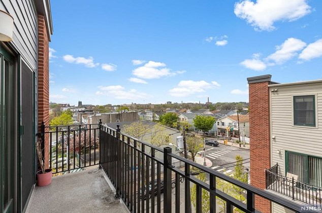 443-1 Whiton St #1, Jersey City, NJ 07304