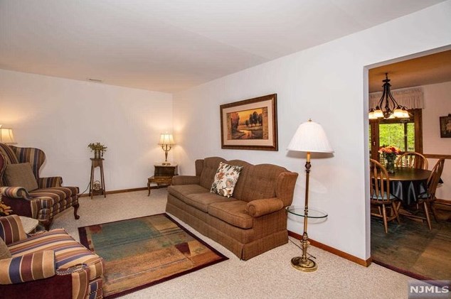 28 Wildwood Terrace, Skyline Lakes, NJ 07456