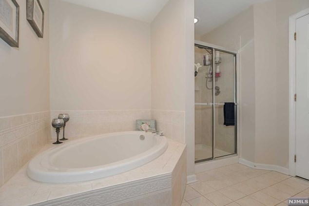 55 Mountainside Dr, Pompton Lakes NJ  07442-1763 exterior