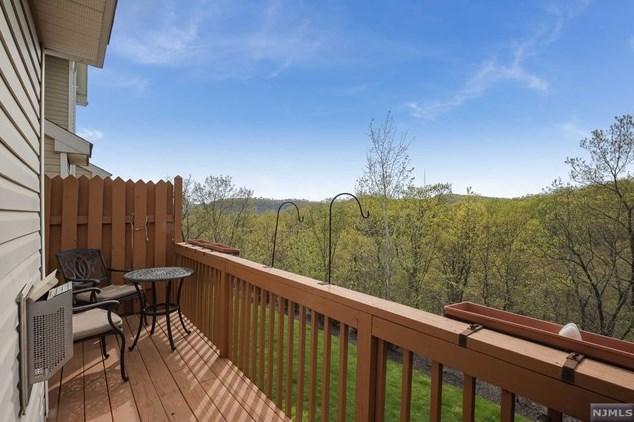 55 Mountainside Dr, Pompton Lakes NJ  07442-1763 exterior