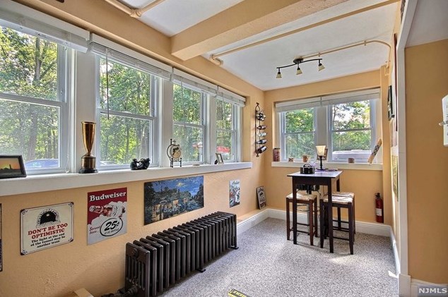 207 Pascack Rd, Park Ridge NJ 07656-1125 exterior