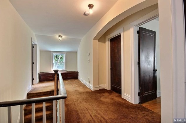 207 Pascack Rd, Park Ridge NJ 07656-1125 exterior