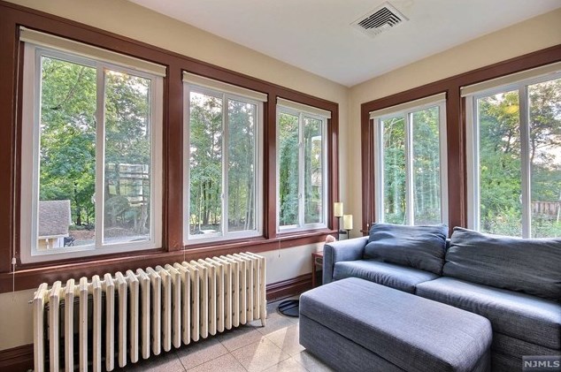 207 Pascack Rd, Park Ridge NJ 07656-1125 exterior