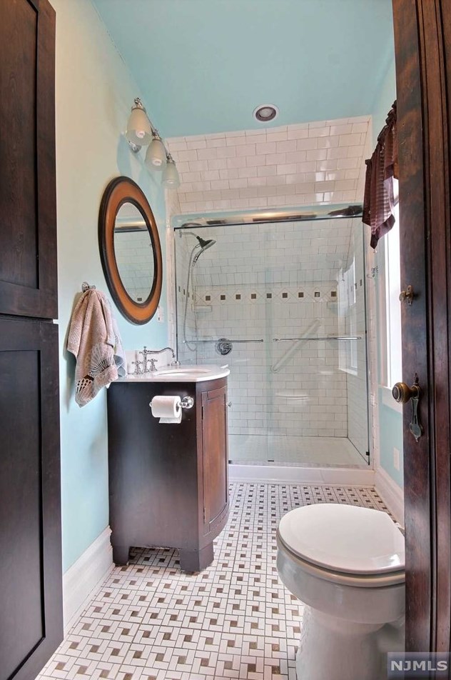 207 Pascack Rd, Park Ridge NJ 07656-1125 exterior