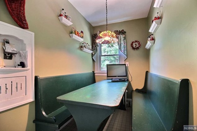 207 Pascack Rd, Park Ridge NJ 07656-1125 exterior