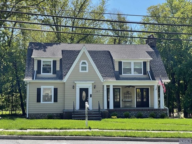 207 Pascack Rd, Park Ridge NJ 07656-1125 exterior
