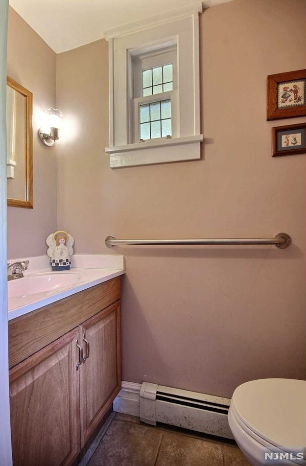 207 Pascack Rd, Park Ridge NJ 07656-1125 exterior