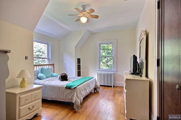 207 Pascack Rd, Park Ridge NJ 07656-1125 exterior