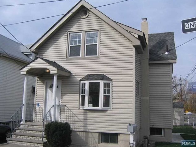 831 8th St, Secaucus, NJ 07094
