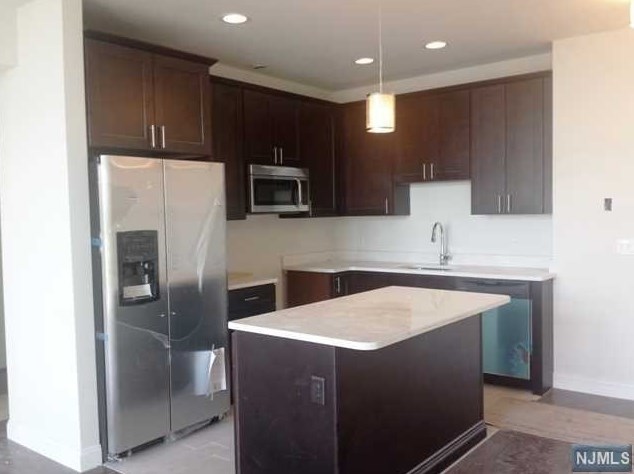 230 Walker St #1a, Cliffside Park, NJ 07010