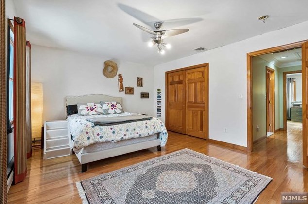 2 State Rt 5, West Fort Lee NJ 07024-4333 exterior