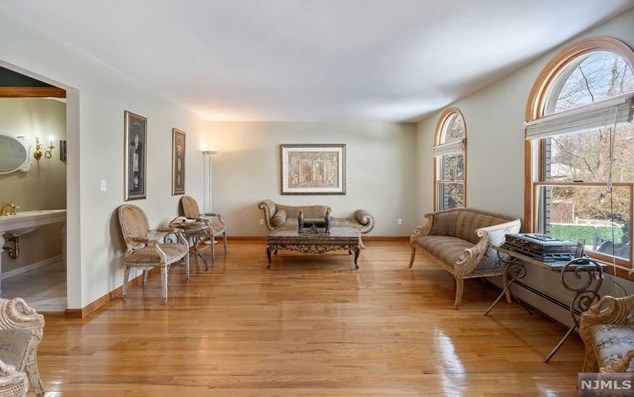 2 State Rt 5, West Fort Lee NJ 07024-4333 exterior