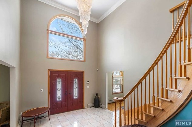 2 State Rt 5, West Fort Lee NJ 07024-4333 exterior