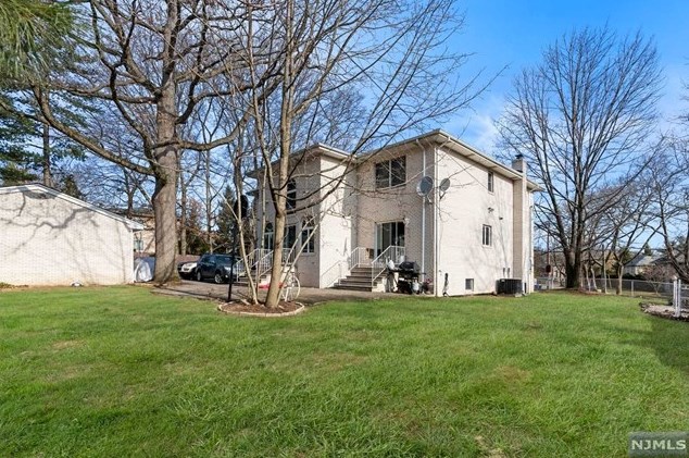 2 State Rt 5, West Fort Lee NJ 07024-4333 exterior