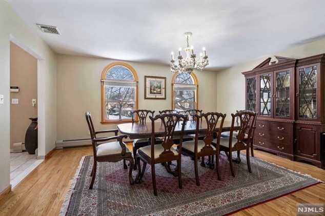 2 State Rt 5, West Fort Lee NJ 07024-4333 exterior