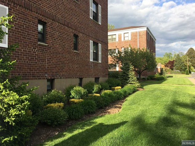 241 E Main St #2g, Bergenfield, NJ