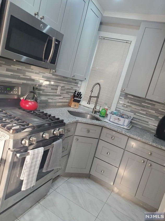 30 Garibaldi Ave, Lodi, NJ 07644-1806