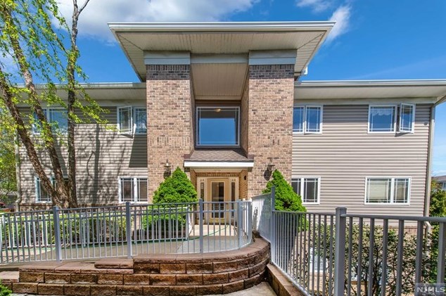 28 Breckenridge Terrace, Kinnelon, NJ 07405