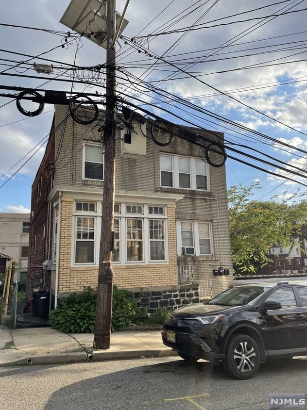 236 Oakdene Ave, Cliffside Park, NJ 07010