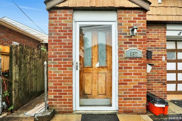 157 Weigands Ln #2nd Floor, Secaucus, NJ 07094